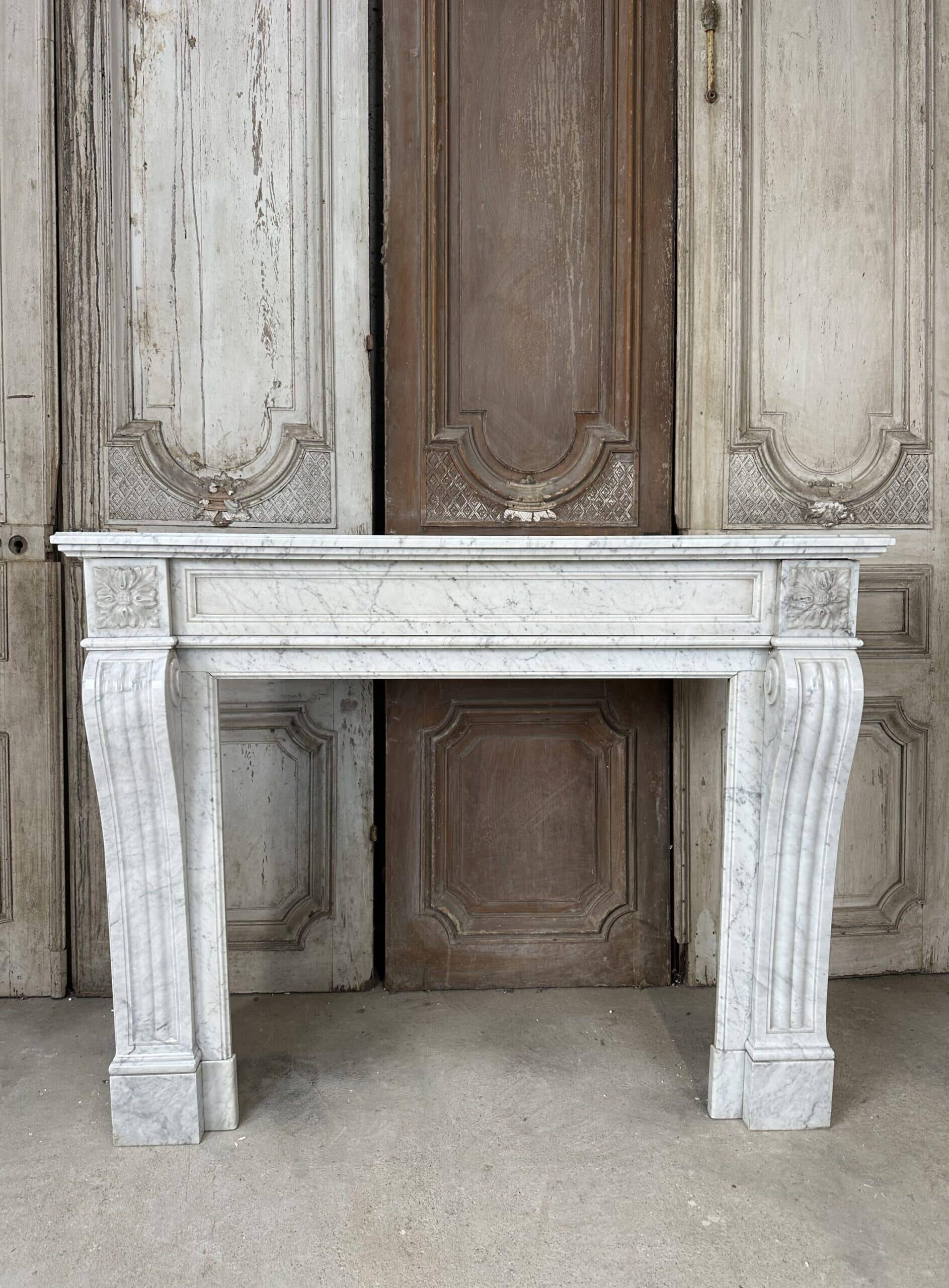 Cheminée en marbre blanc de carrare style Louis XVI vers 1890