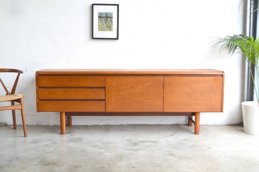 White & Newton Curved Sideboard * 208 cm