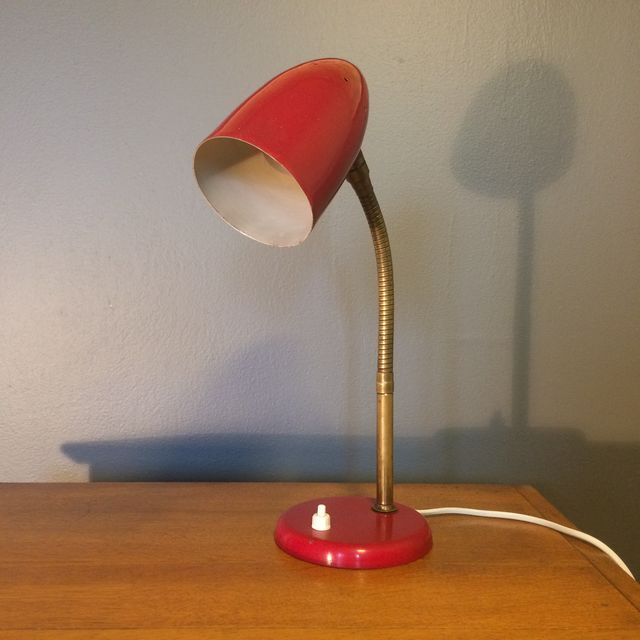 Red vintage bedside lamp in aluminum and brass - 50s