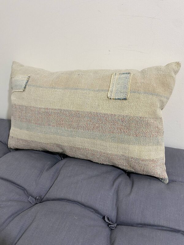 Coussin en toile ancienne style Kilim