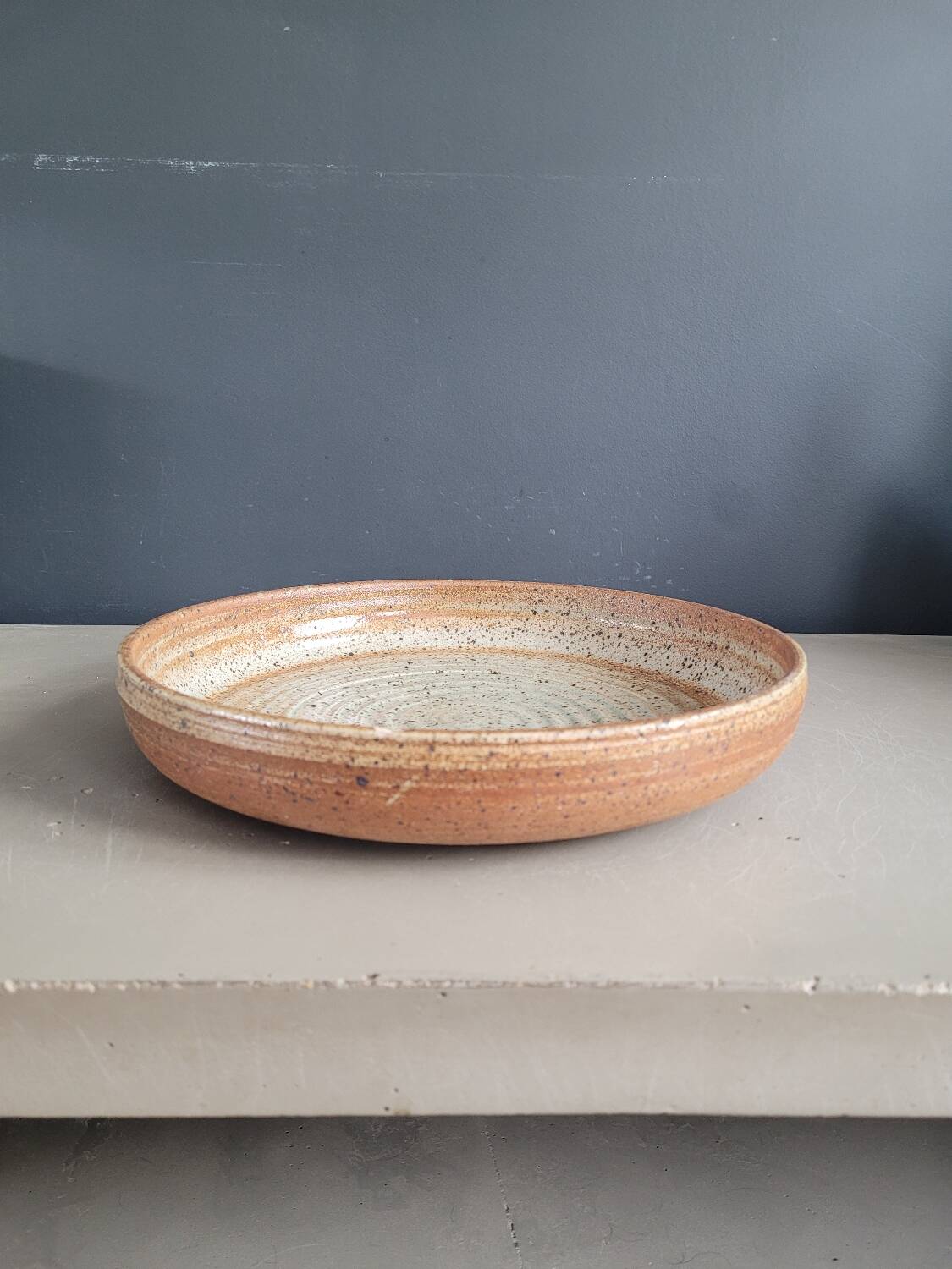 Round pyrite stoneware dish