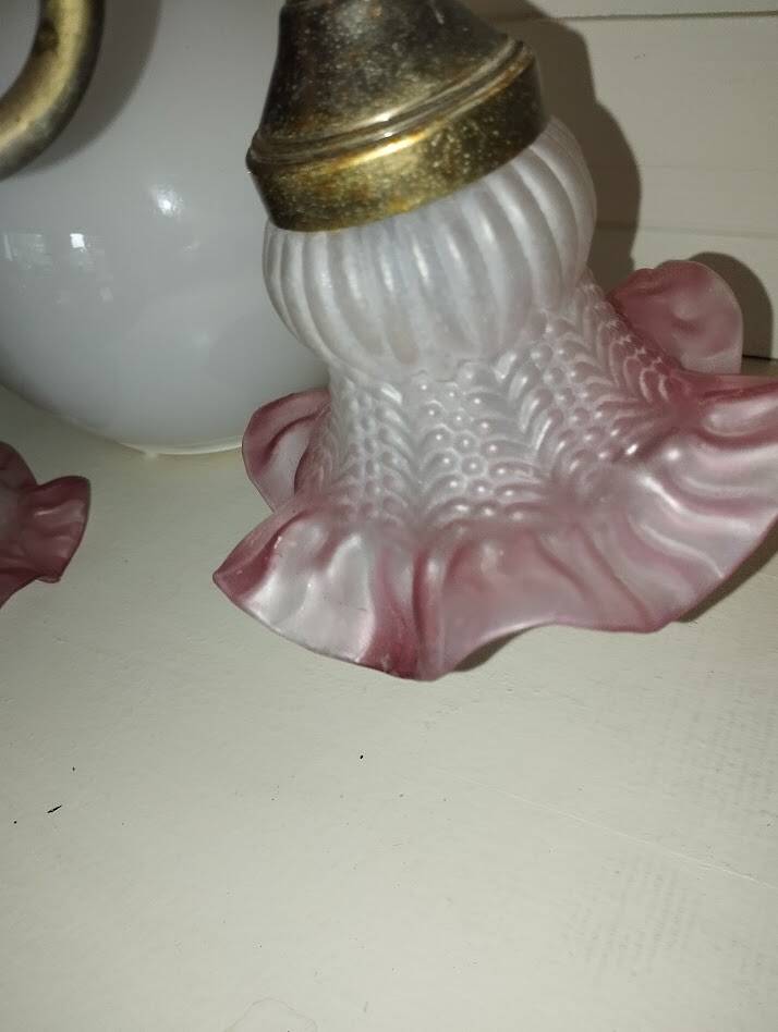Vintage Wall Sconce Pair – Moulded Pink Glass & Brass | Retro Elegance