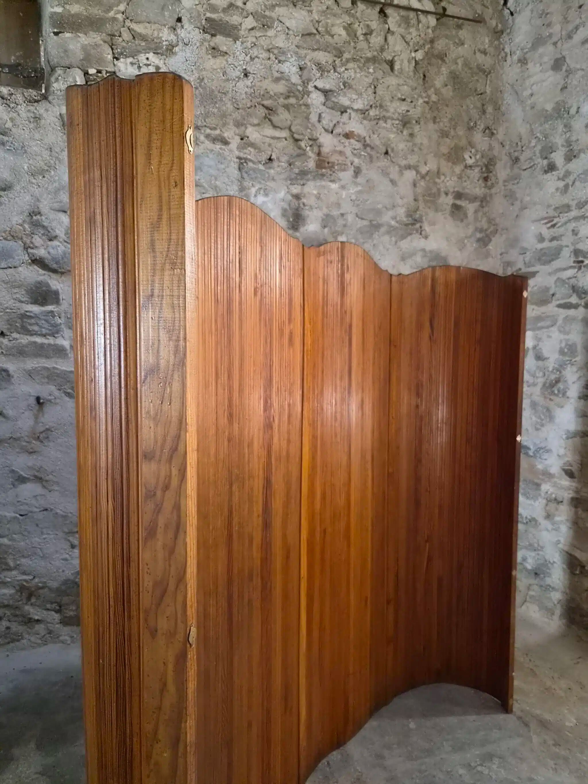 Large French folding screen in pine, room divider, 1950s, attributed to Baumann.