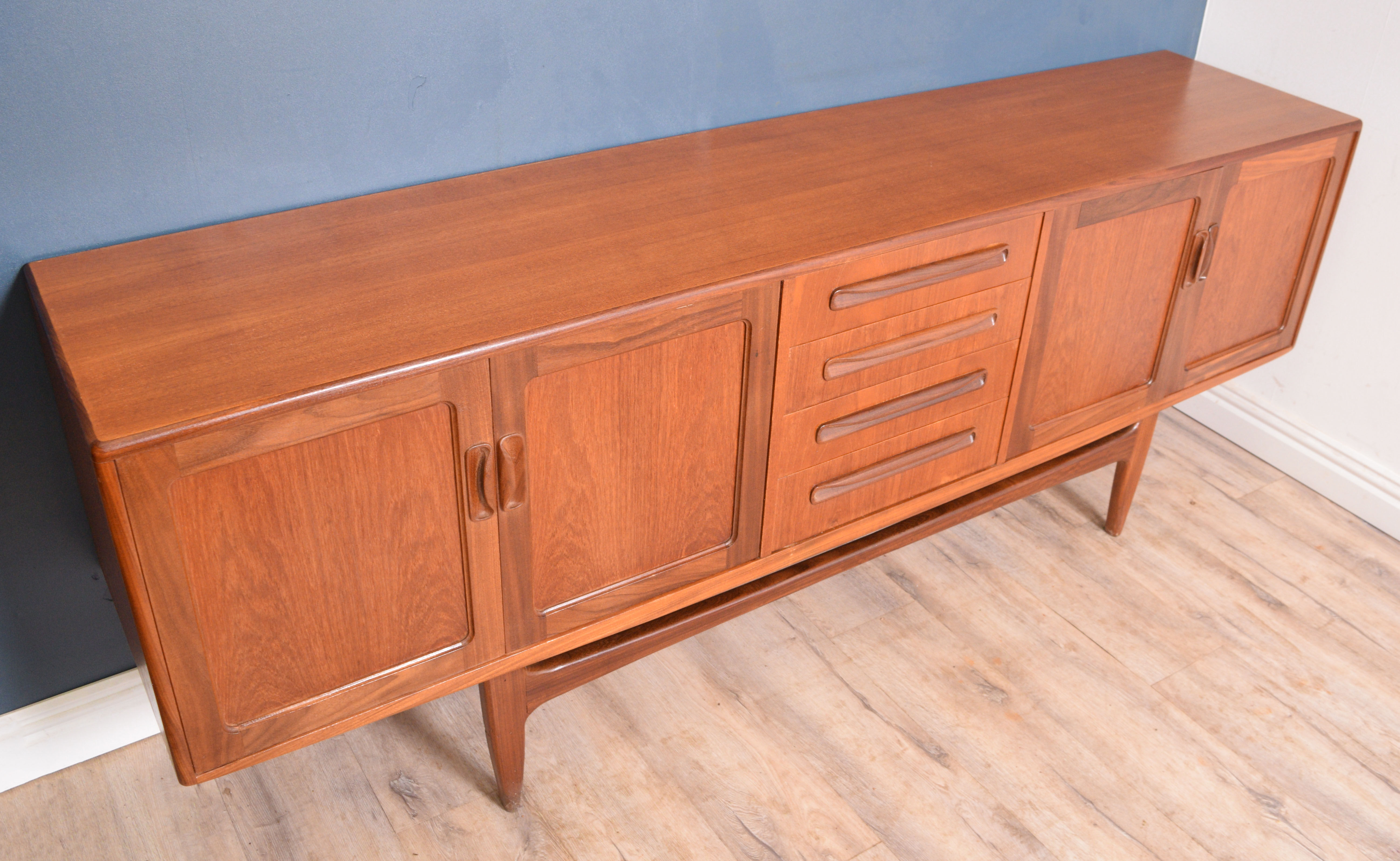 Enfilade par Viktor Wilkins