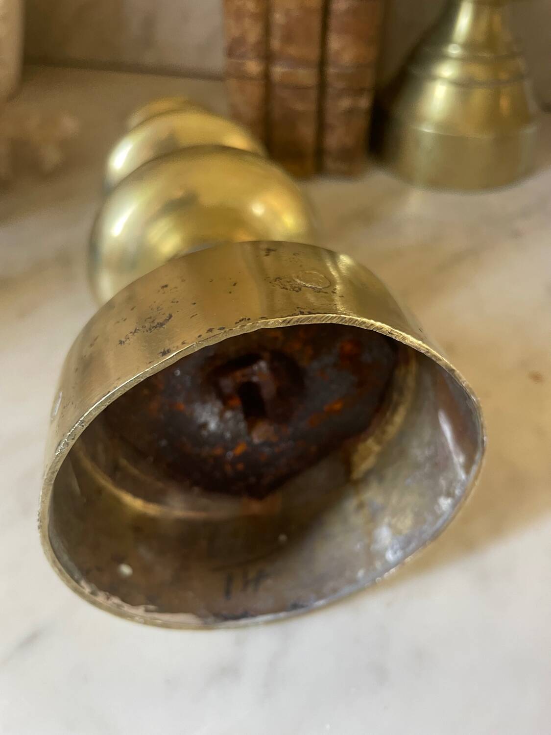 Paire de serre-livres en laiton