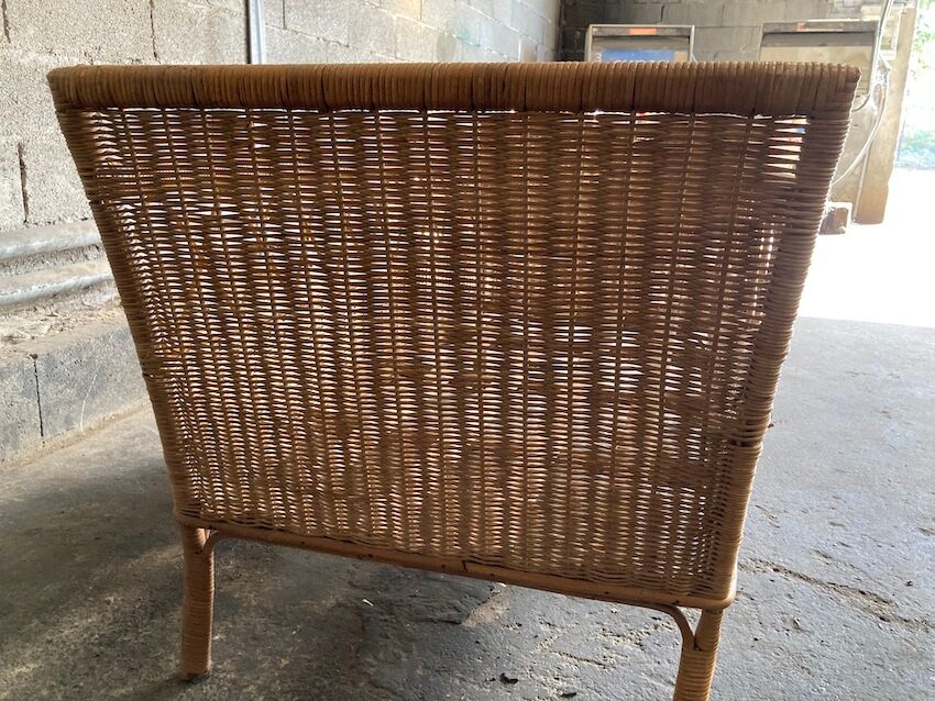 Braided rattan cot