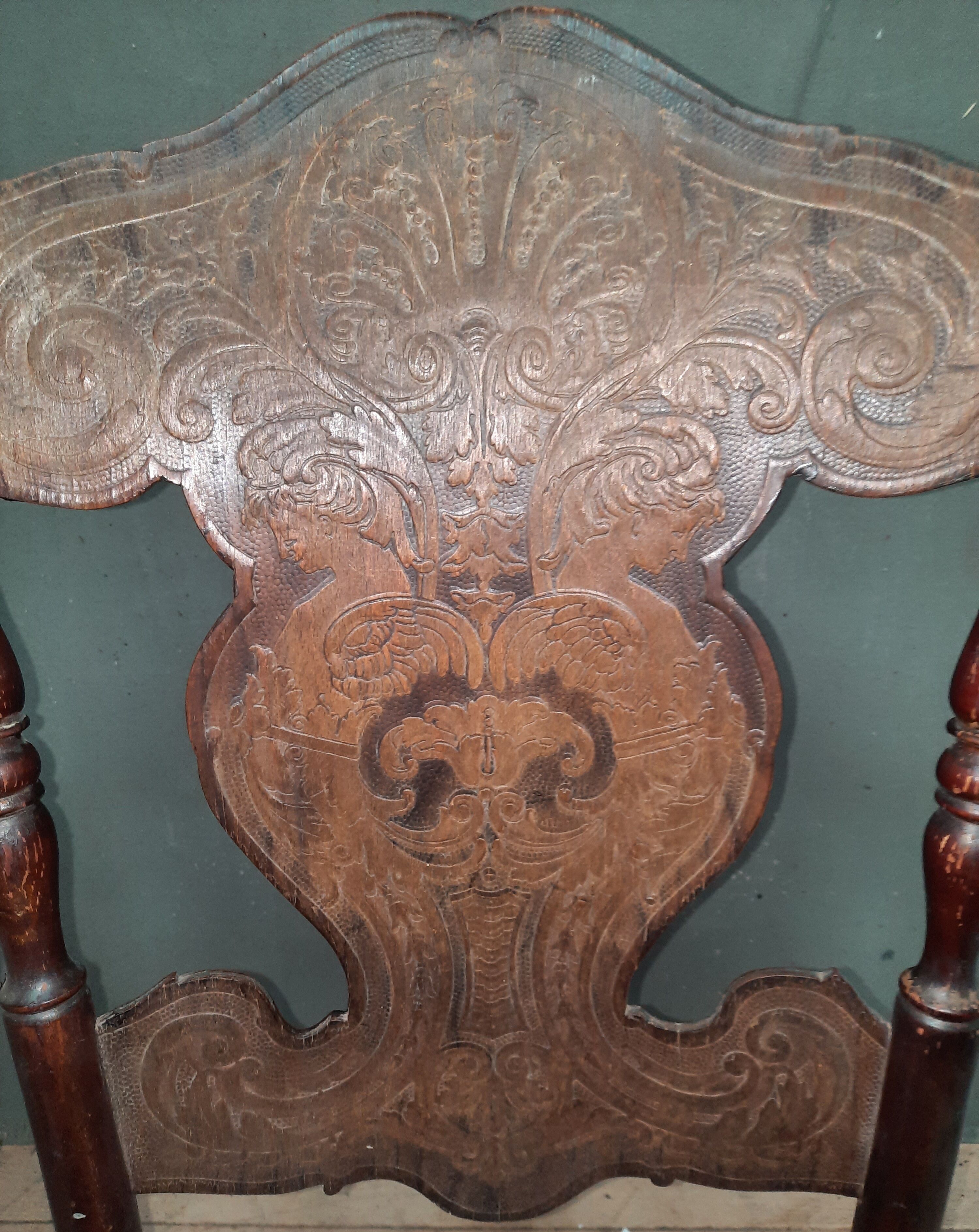 Curved wooden armchair Kohn