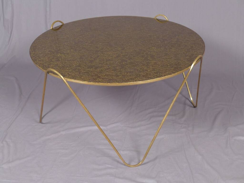 Circular coffee table in gold églomisé glass and brass. Italy 1960s