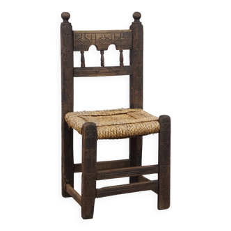Chaise ancienne avec assise en corde