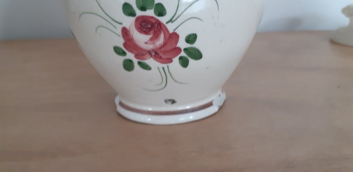Pied de lampe en faience motif fleuri