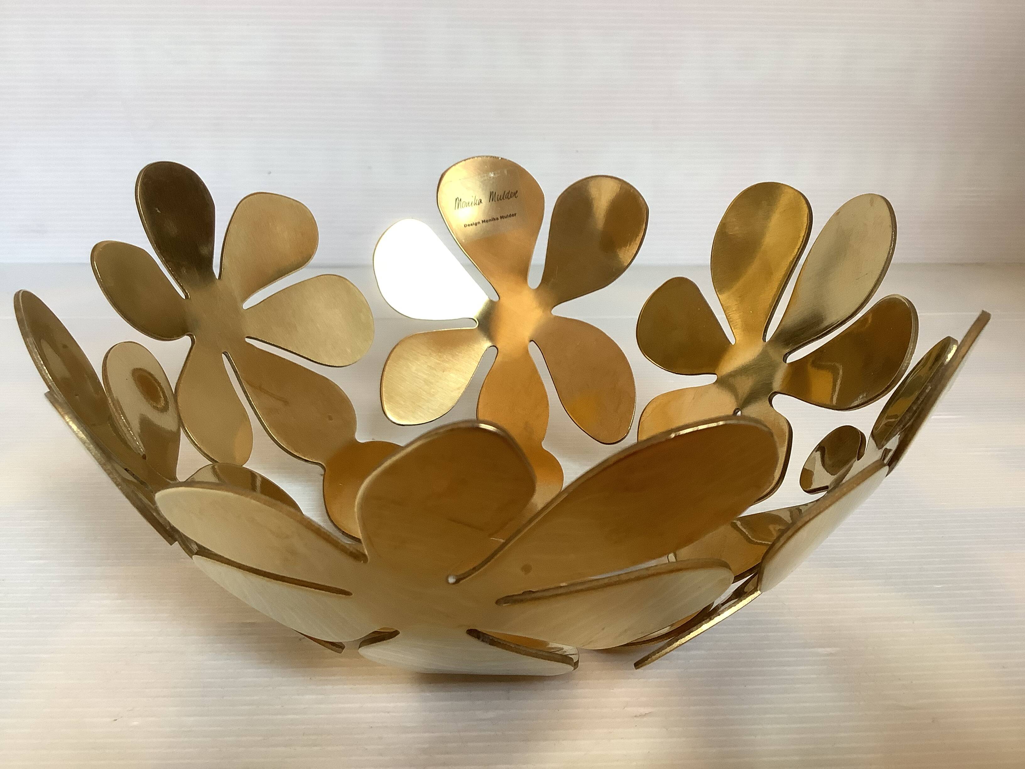 Golden cut design basket Monika Mulder