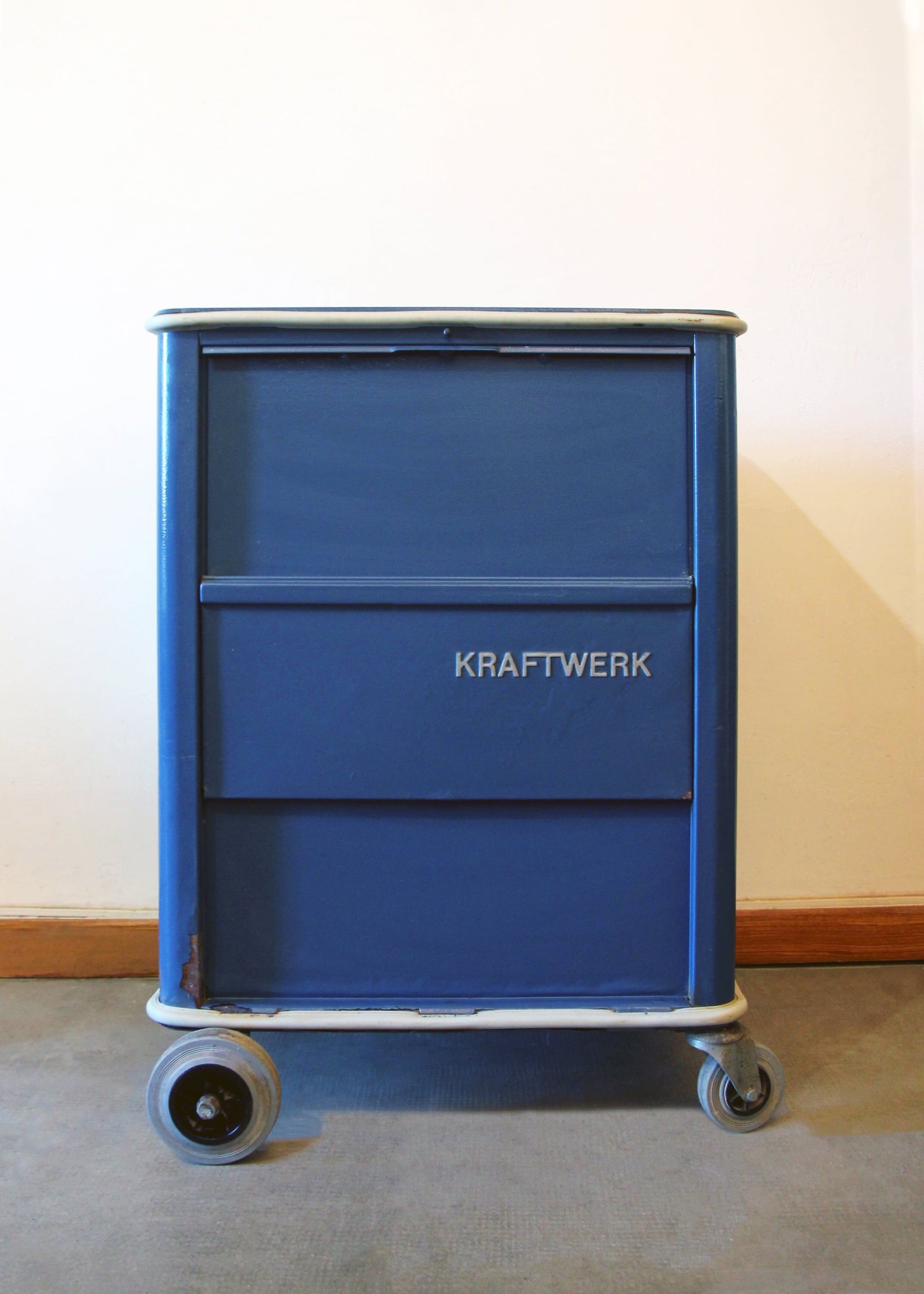 Servant / Industrial workshop bar