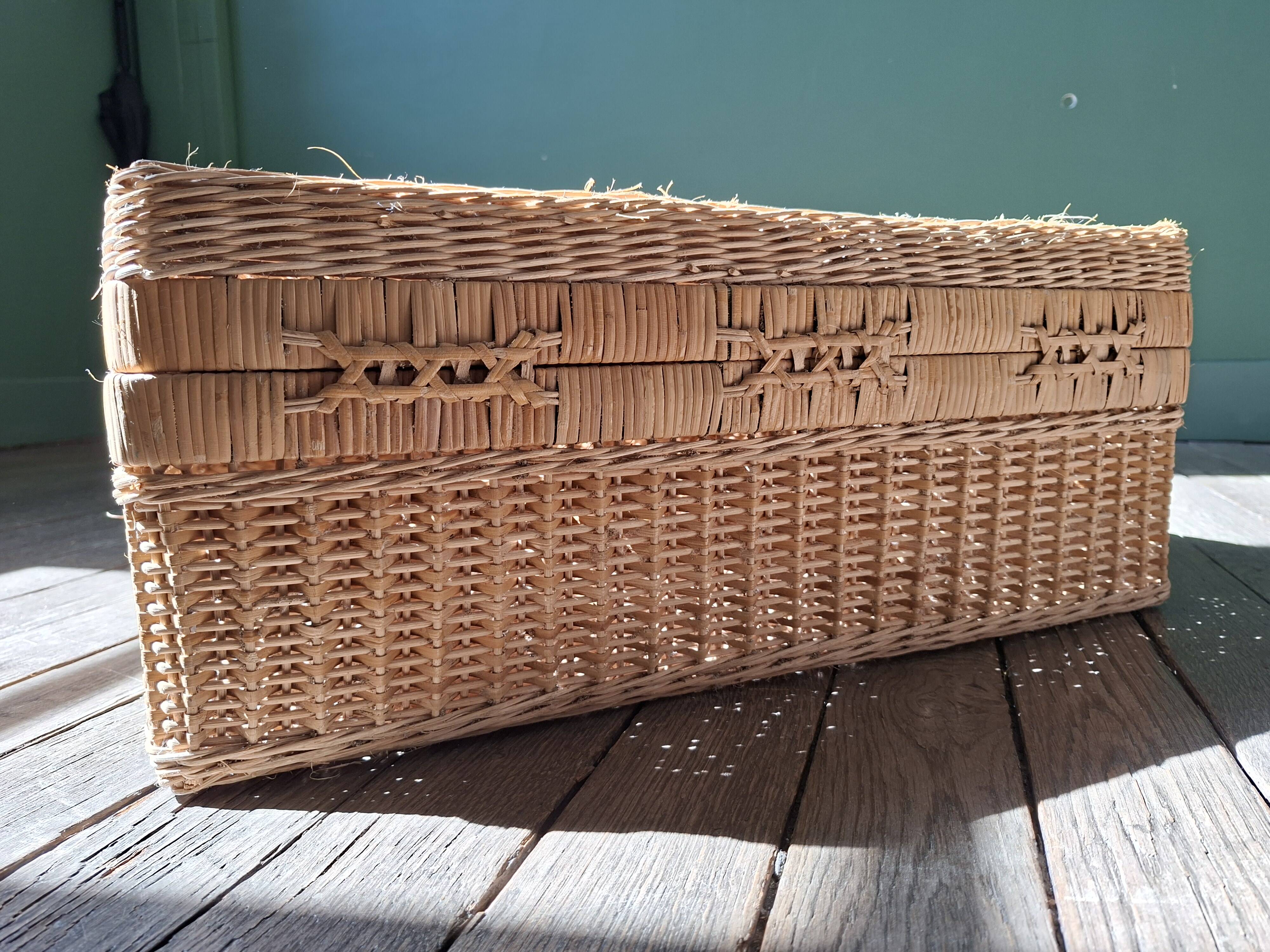 Valise en osier vintage