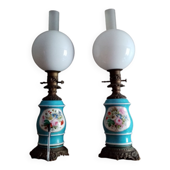 Paire de lampe à Pétrole en porcelaine de Paris