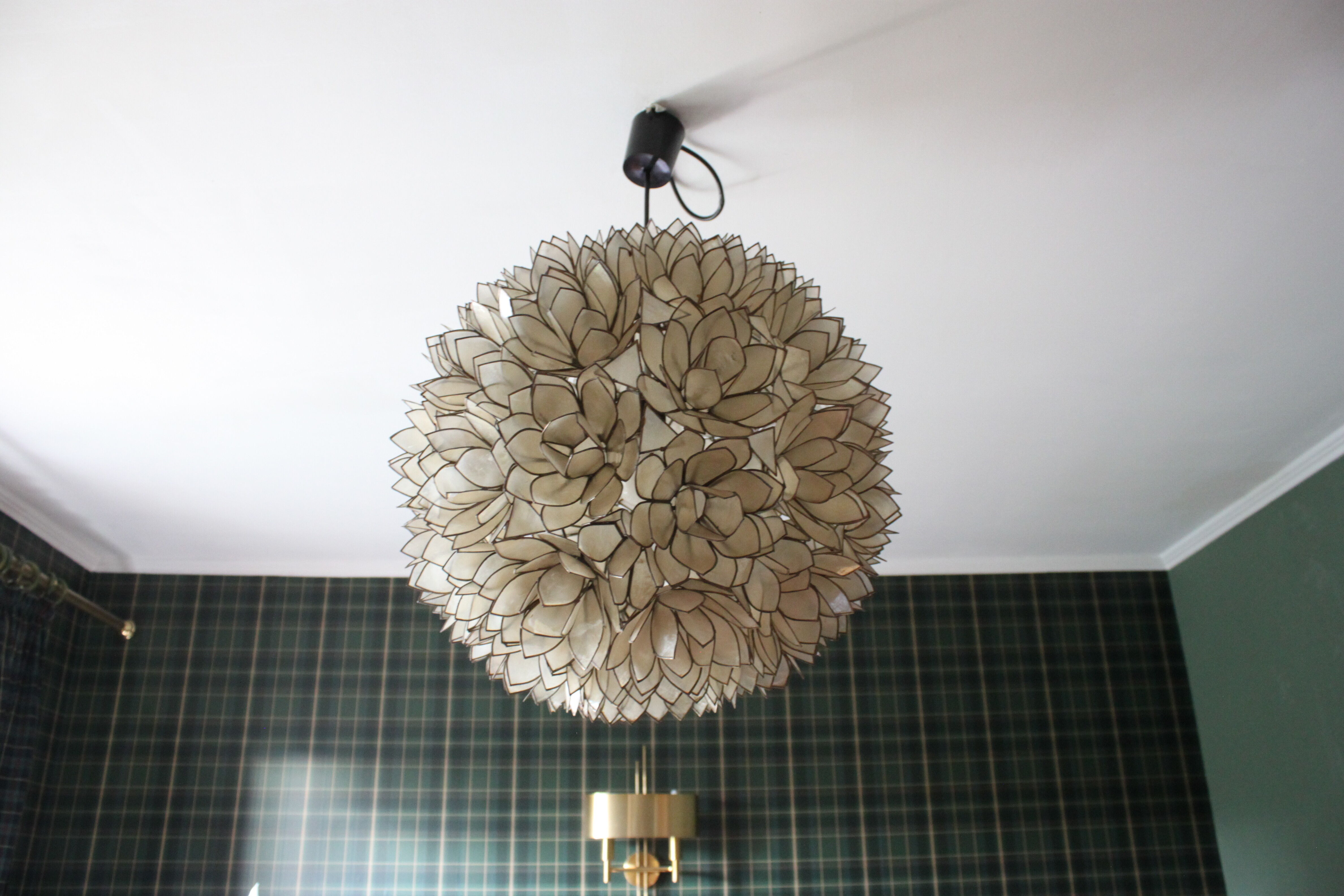 Huge mother-of-pearl suspension, Rausch 1970