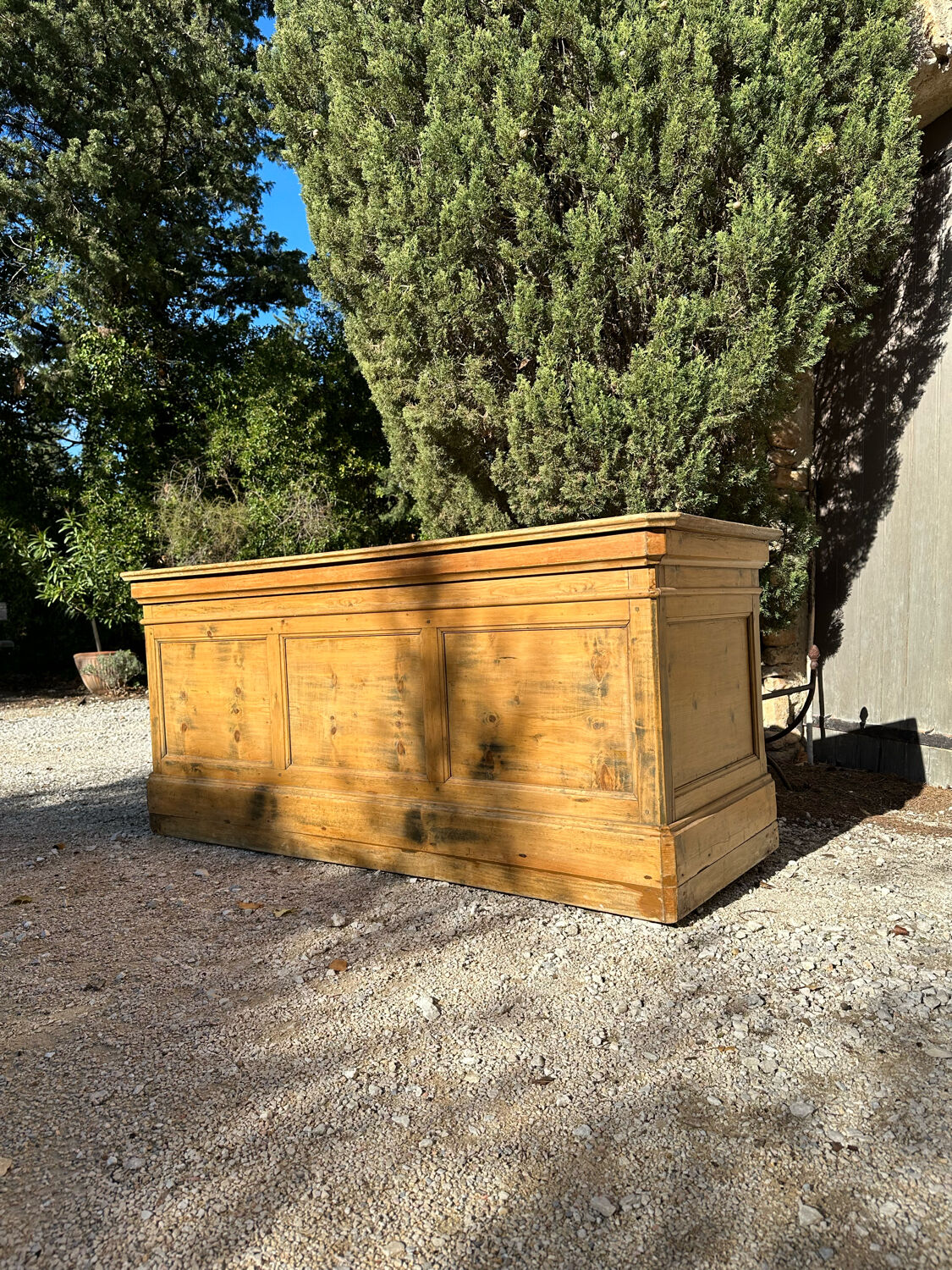 Cash counter cabinet