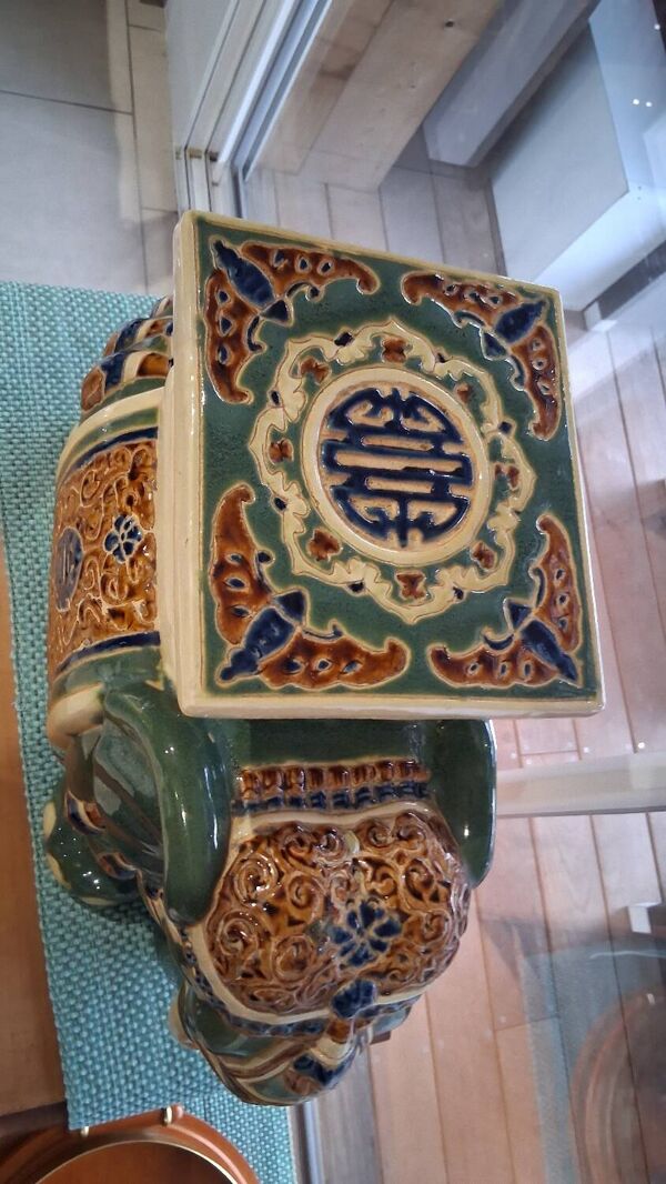 Grand éléphant en céramique