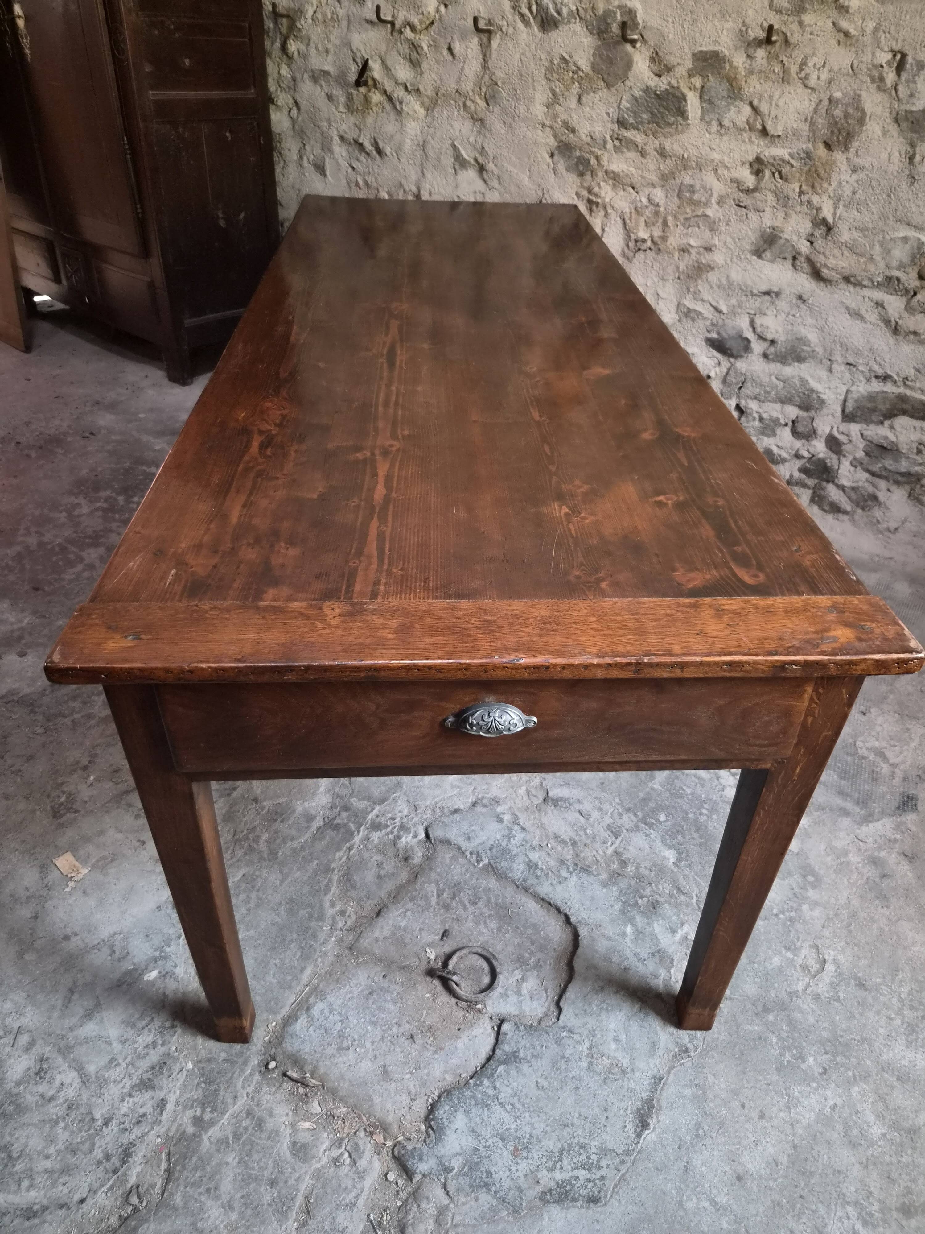 Table à manger de ferme française ancienne avec deux tiroirs | Chêne & pin | vers 1850–1900