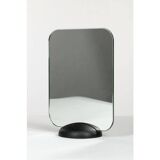 Miroir scandinave rectangulaire à poser sur une base en bois