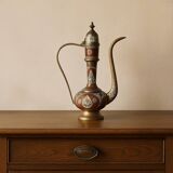 Verseuse orientale en laiton gravé – H29 cm x L22 cm x P7 cm