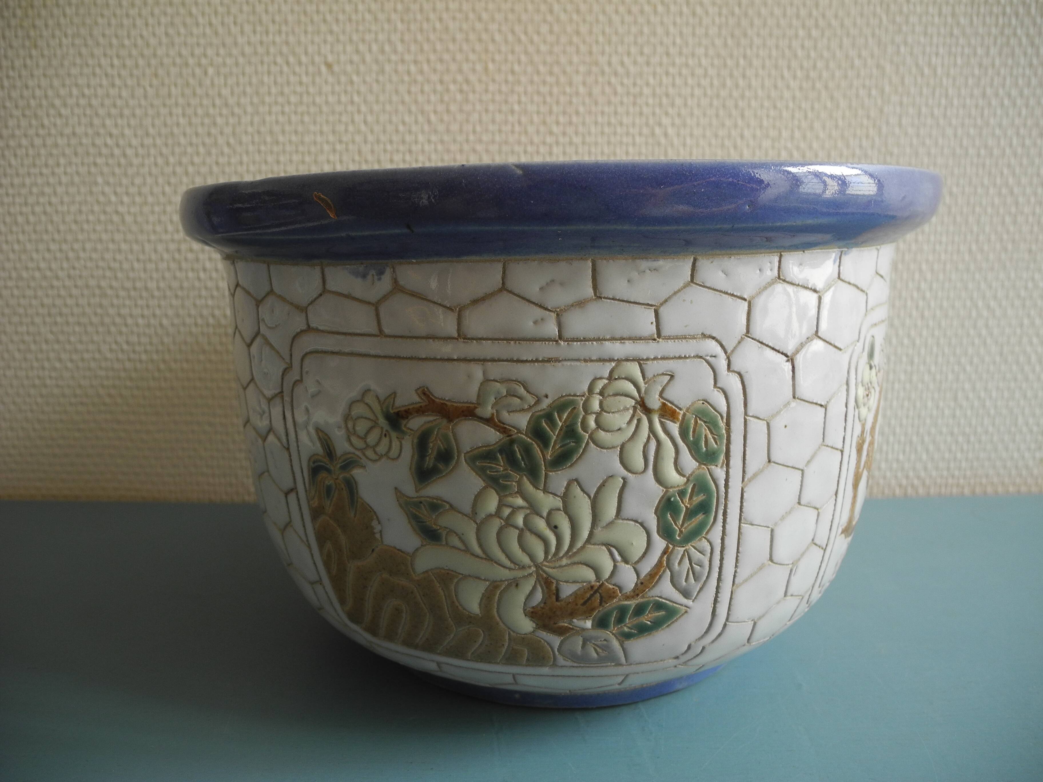 Vintage ceramic flower pot/planter
