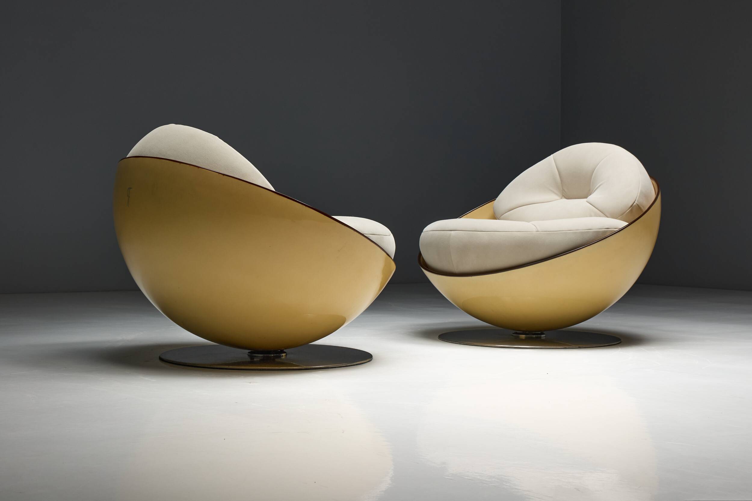 Esfera lounge chairs by Ricardo Fasanello, Brazil, late 1960s