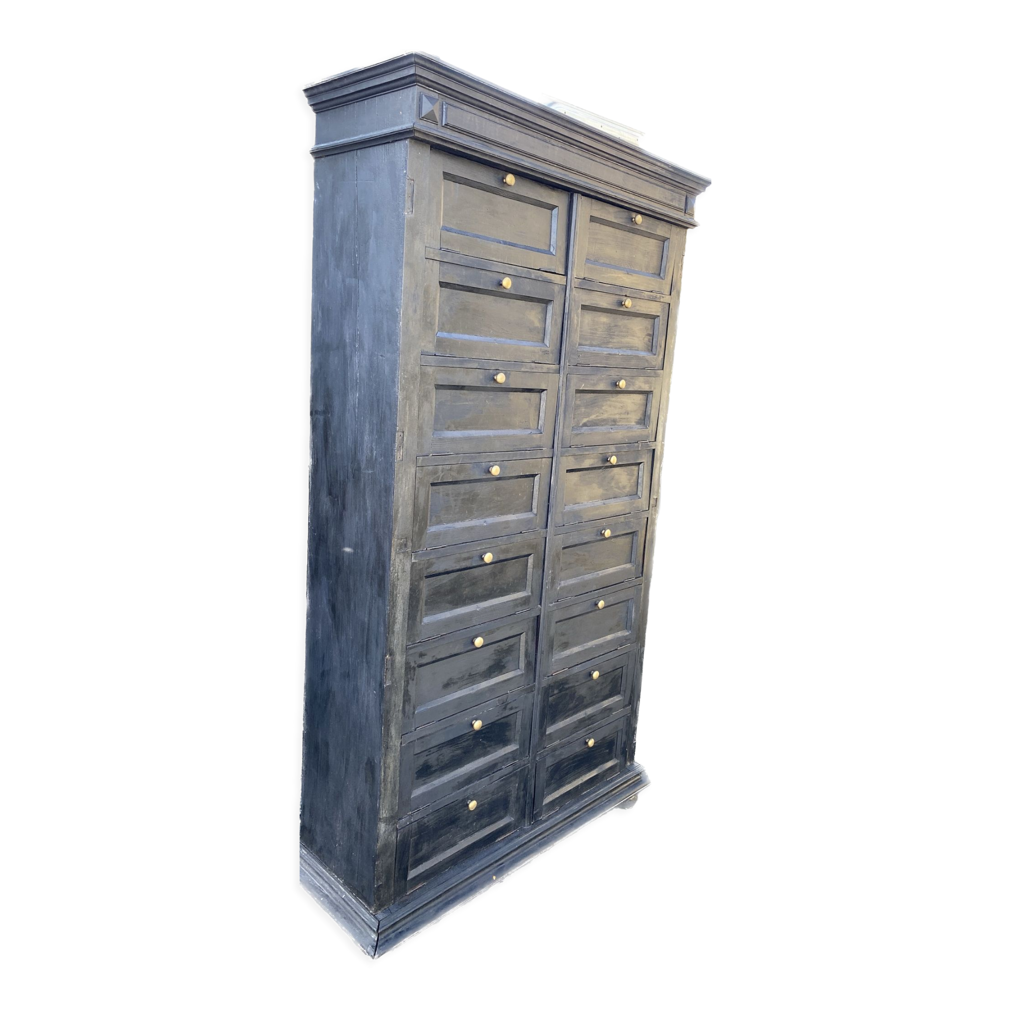 Notary valve cabinet