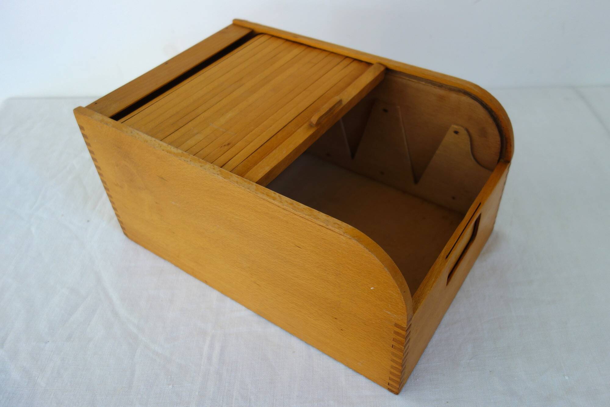 Vintage curtain box caisson