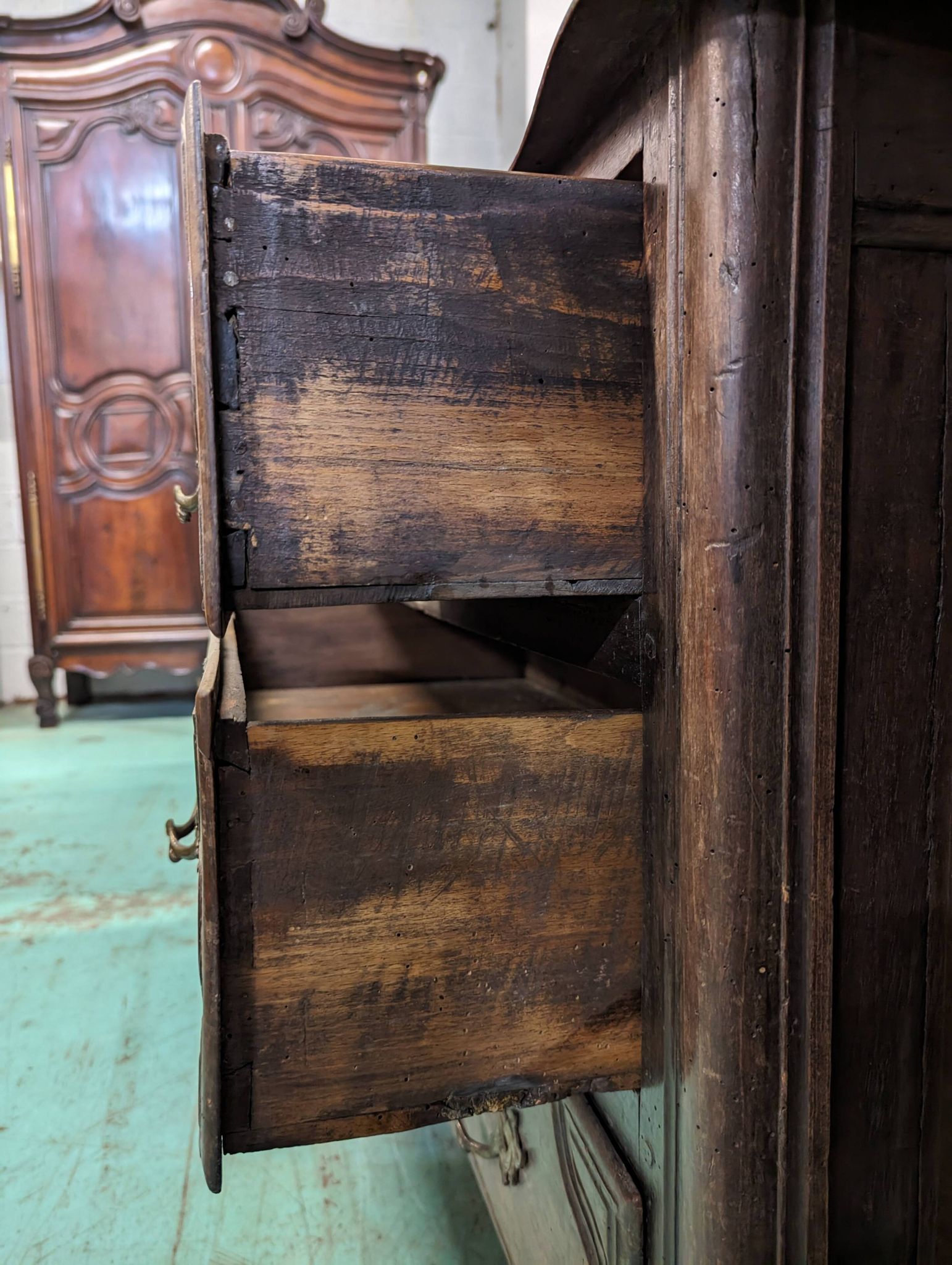Louis XIV period chest of drawers in walnut