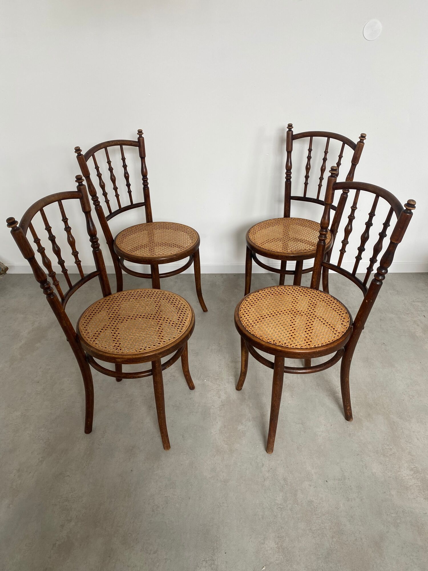 4 anciennes chaises de bistrot début 19 eme Josef Hoffmann bois cannage