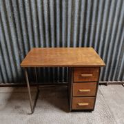 Bureau d'école vintage bois et métal
