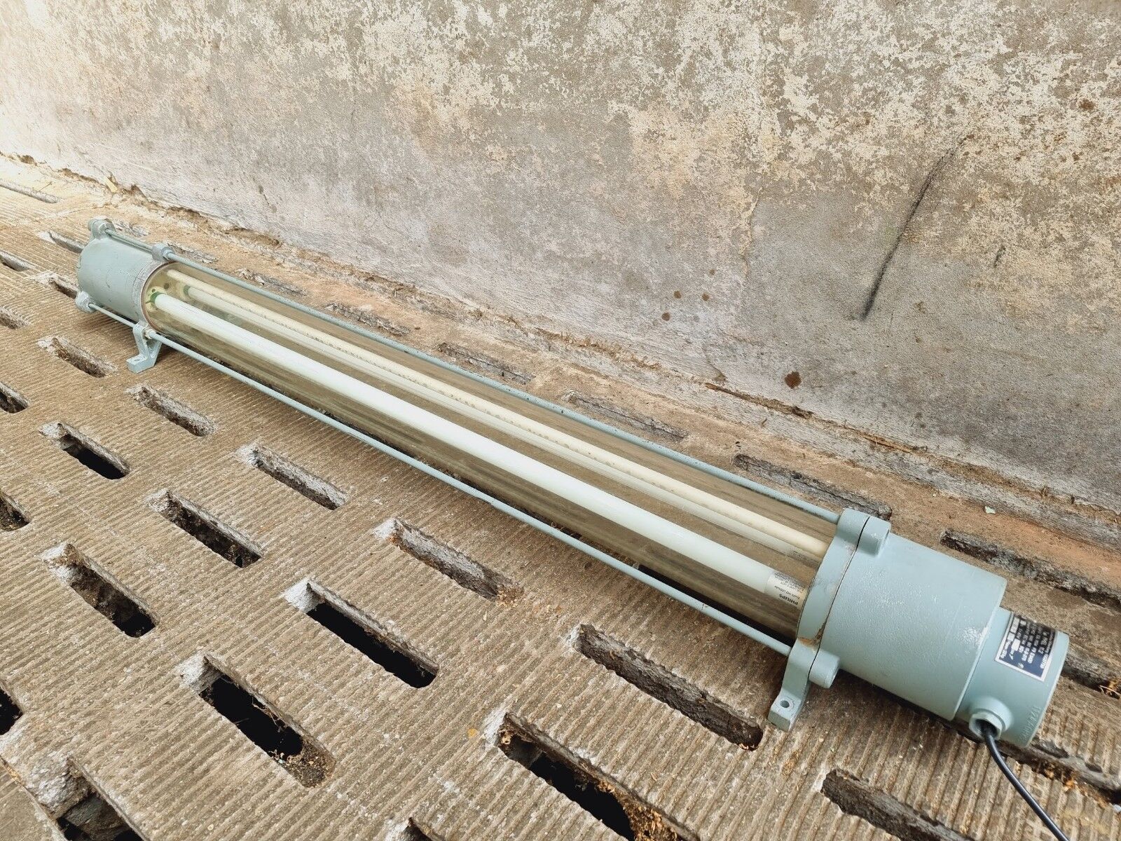 Lampe à tube industrielle ddr 163 cm