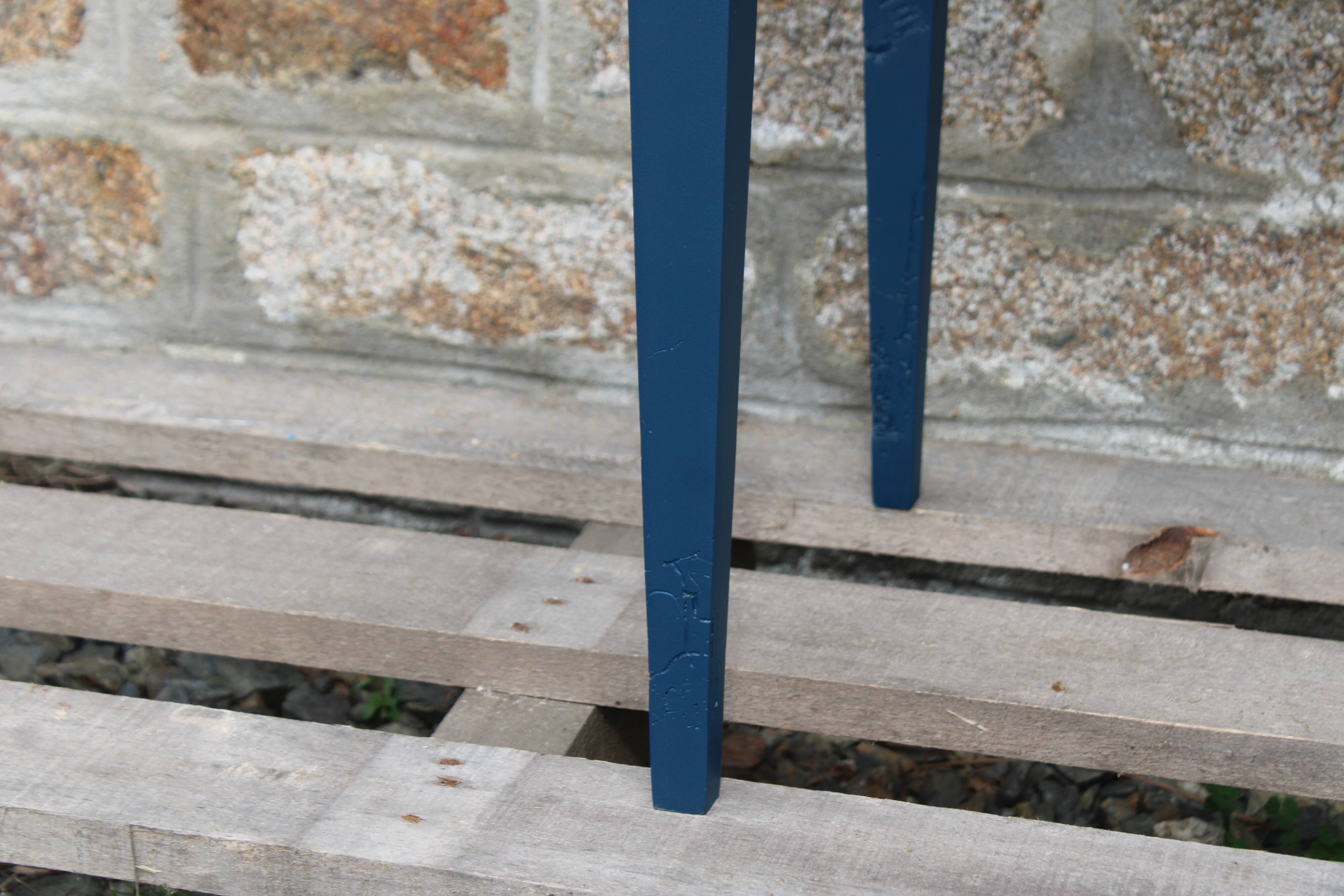Table d’appoint ancienne rénovée – plateau bois naturel