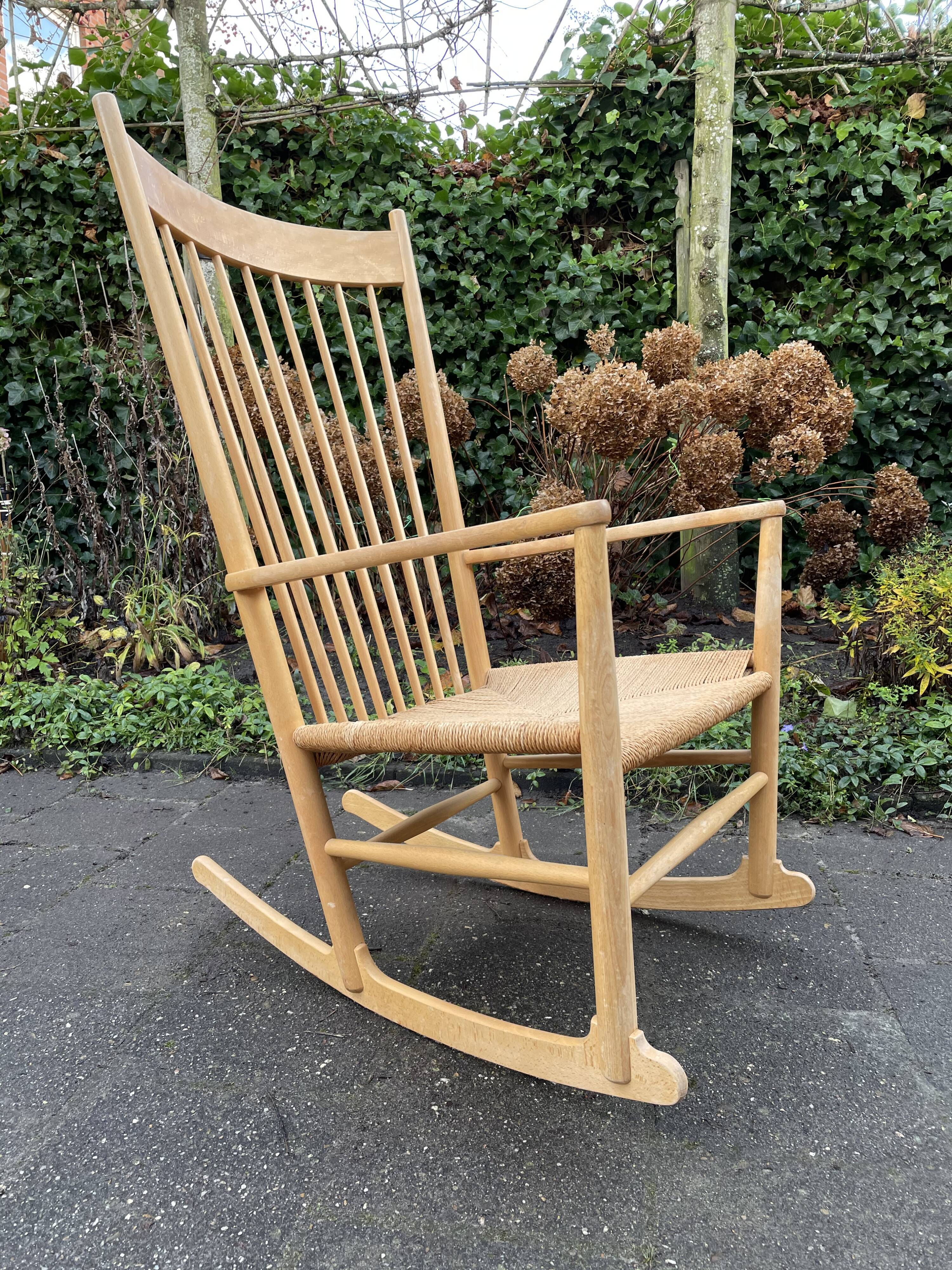 J16 rocking chair by Hans J. Wegner