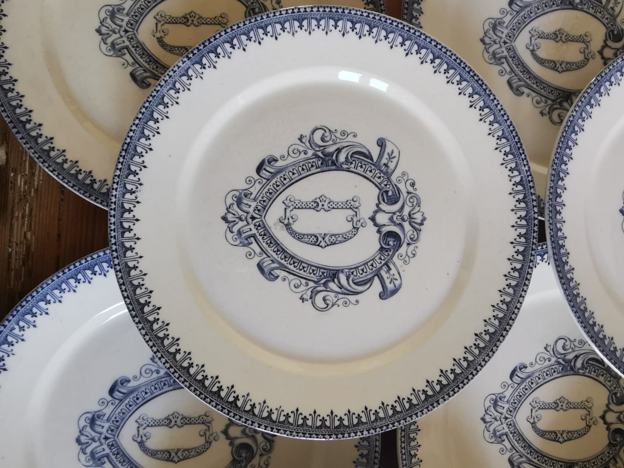 Serving 10 plates in iron earth