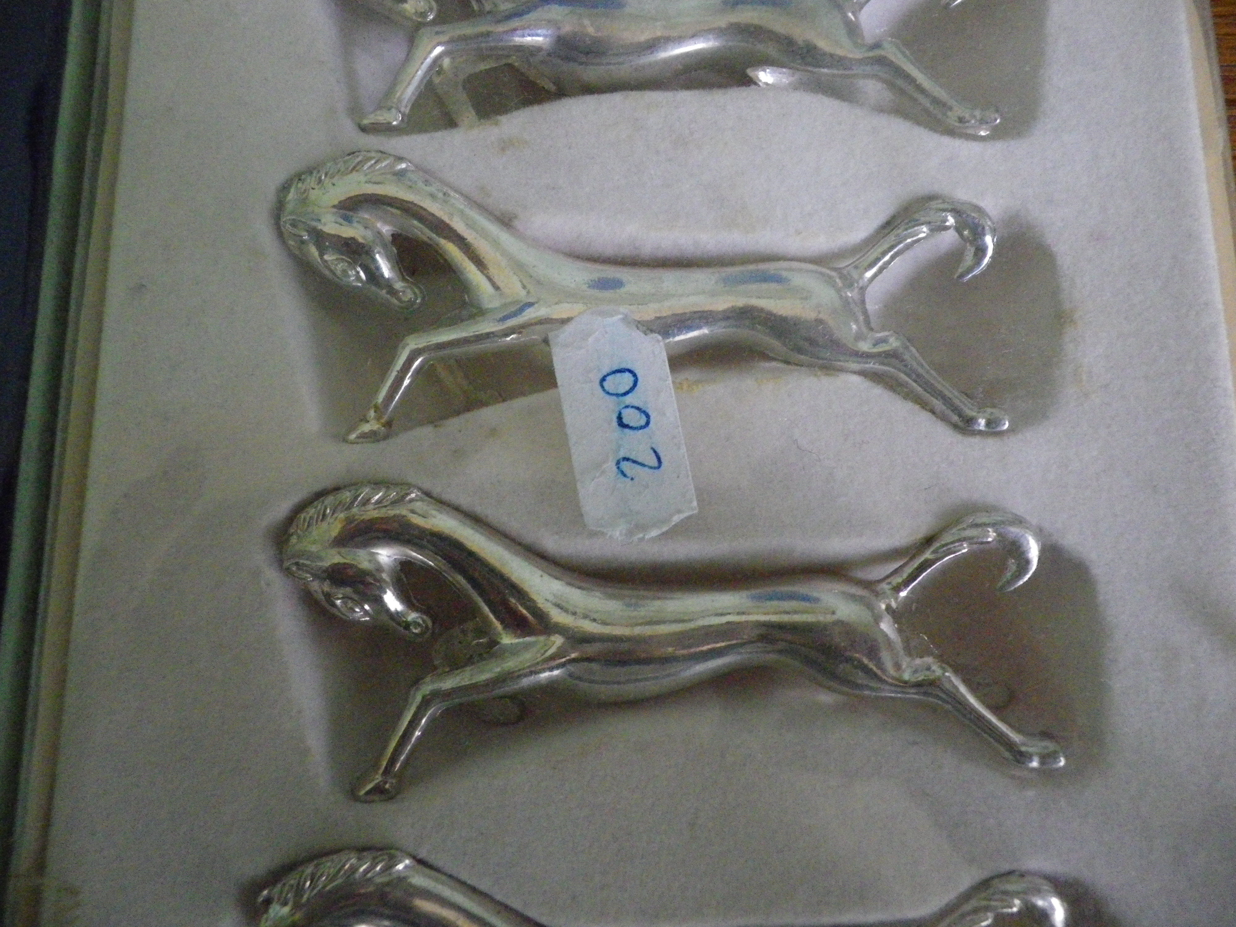 Silver metal knives in their origin box