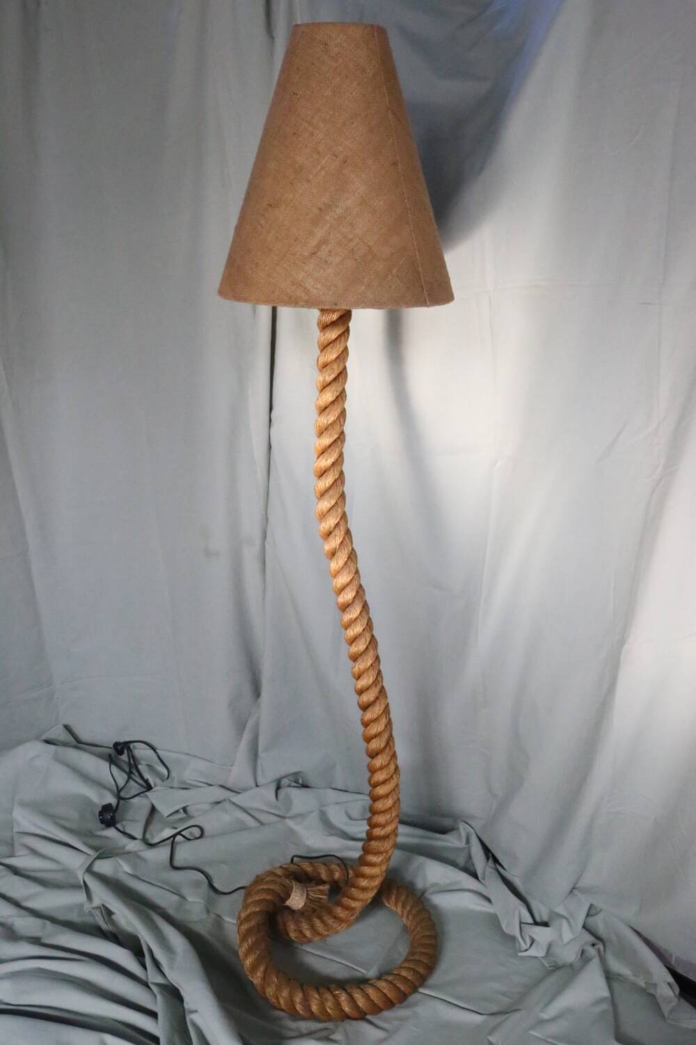 Rope floor lamp