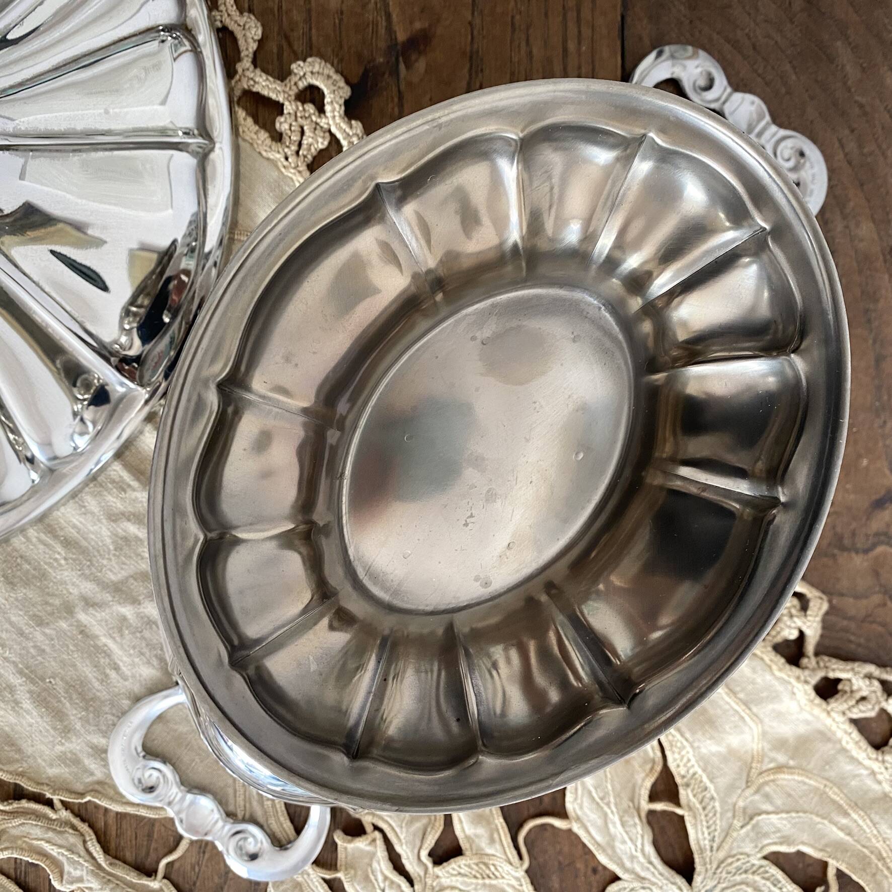 Soupière ovale vintage en inox