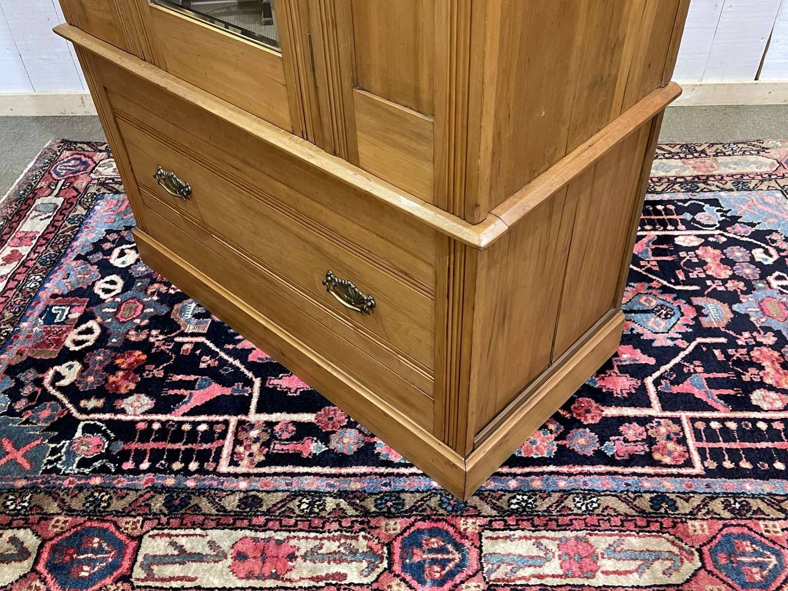English wardrobe in walnut from the early 20th century.