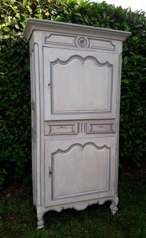 Bonnetière, standing man, Louis XV, 18th century walnut