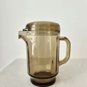 Vintage carafe with smoked glass lid '70s/'80s - Arcoroc France