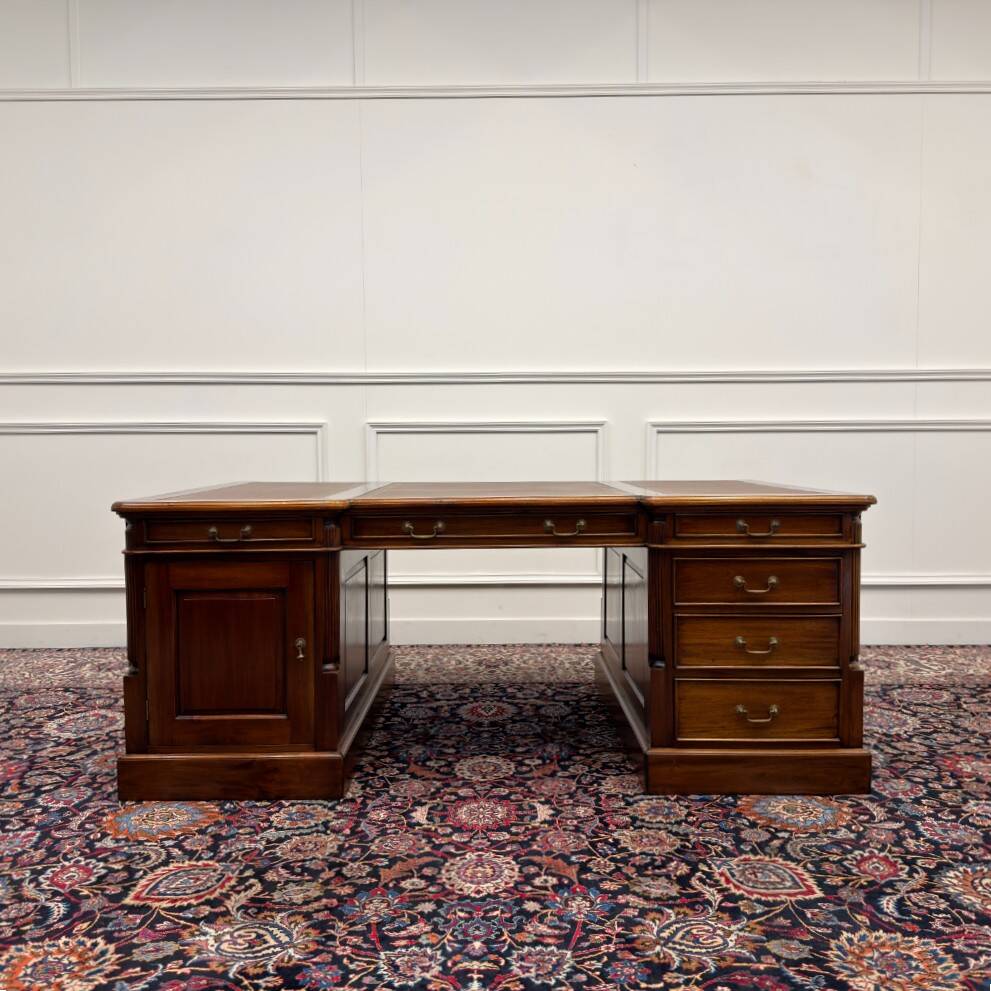 Très grand bureau partenaire classique anglais