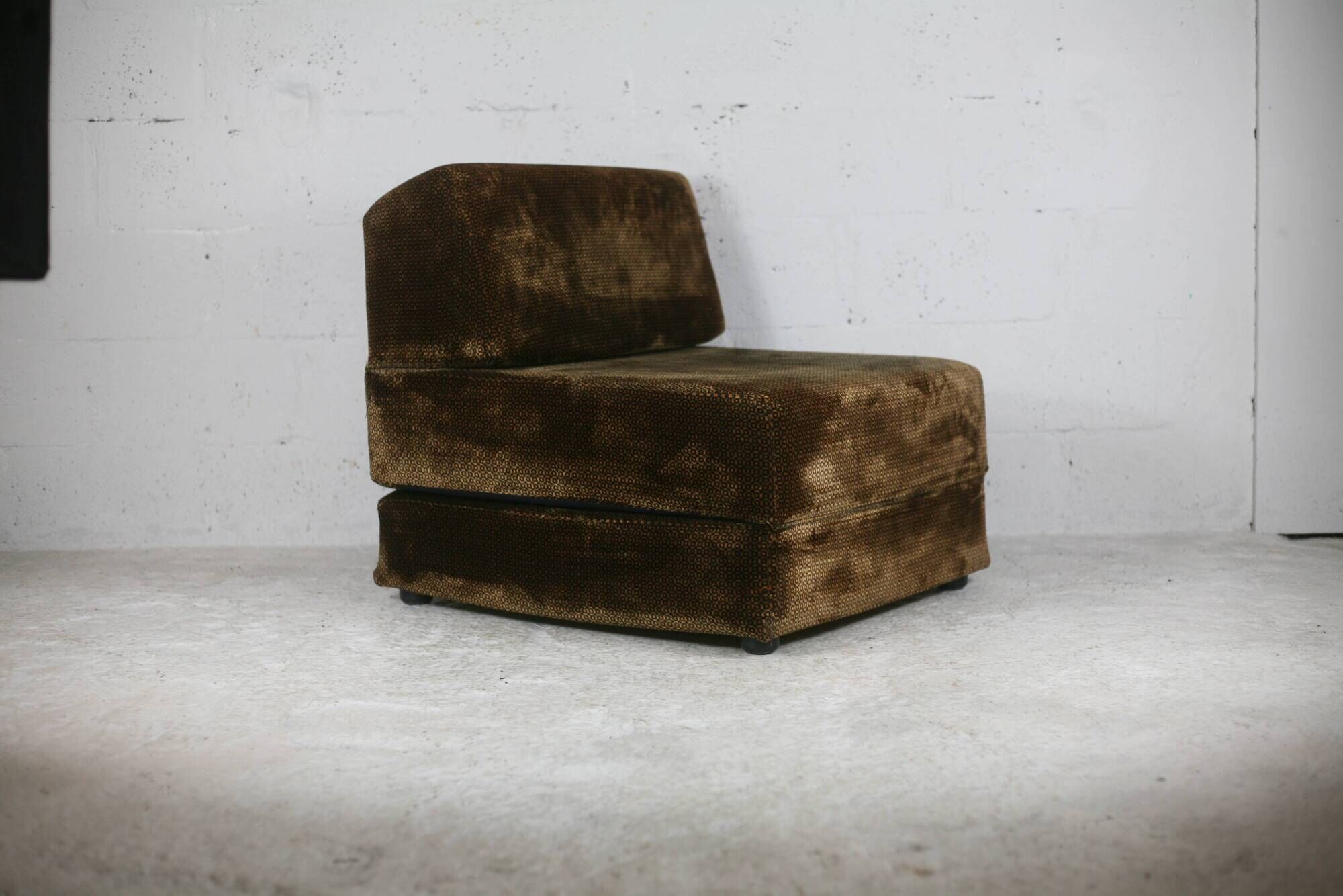 Foam and velvet heater "amber", convertible, France, circa 1970.