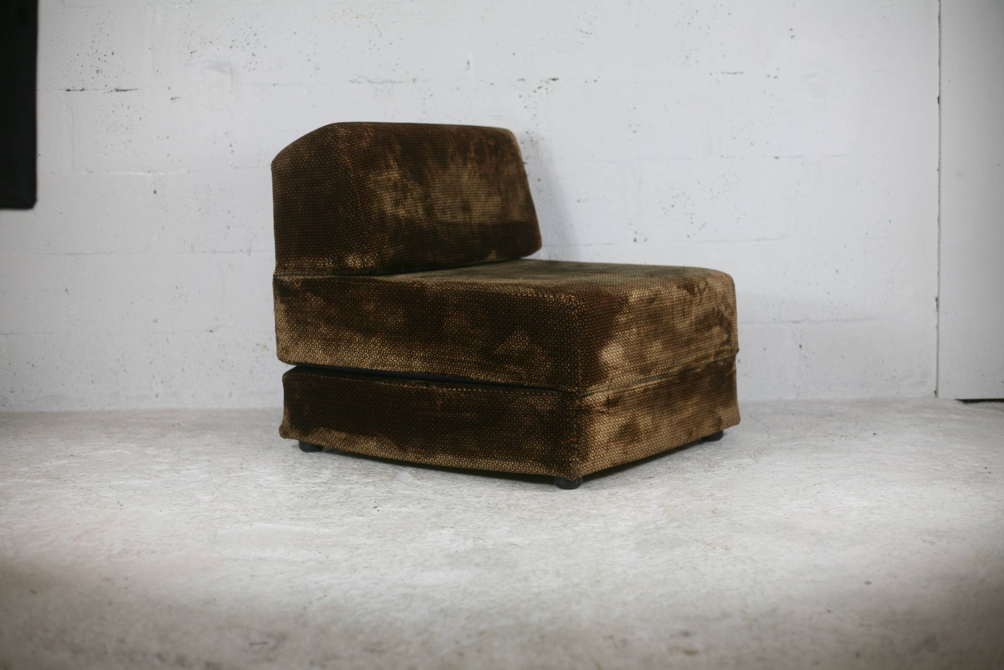 Foam and velvet heater "amber", convertible, France, circa 1970.