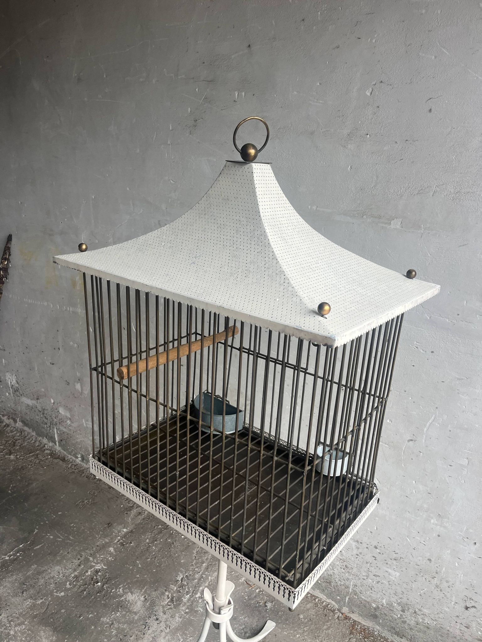 Cage à oiseaux vintage style pagode sur pied