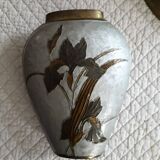 Ensemble vase avec assiette en bronze décor émaillé "iris"