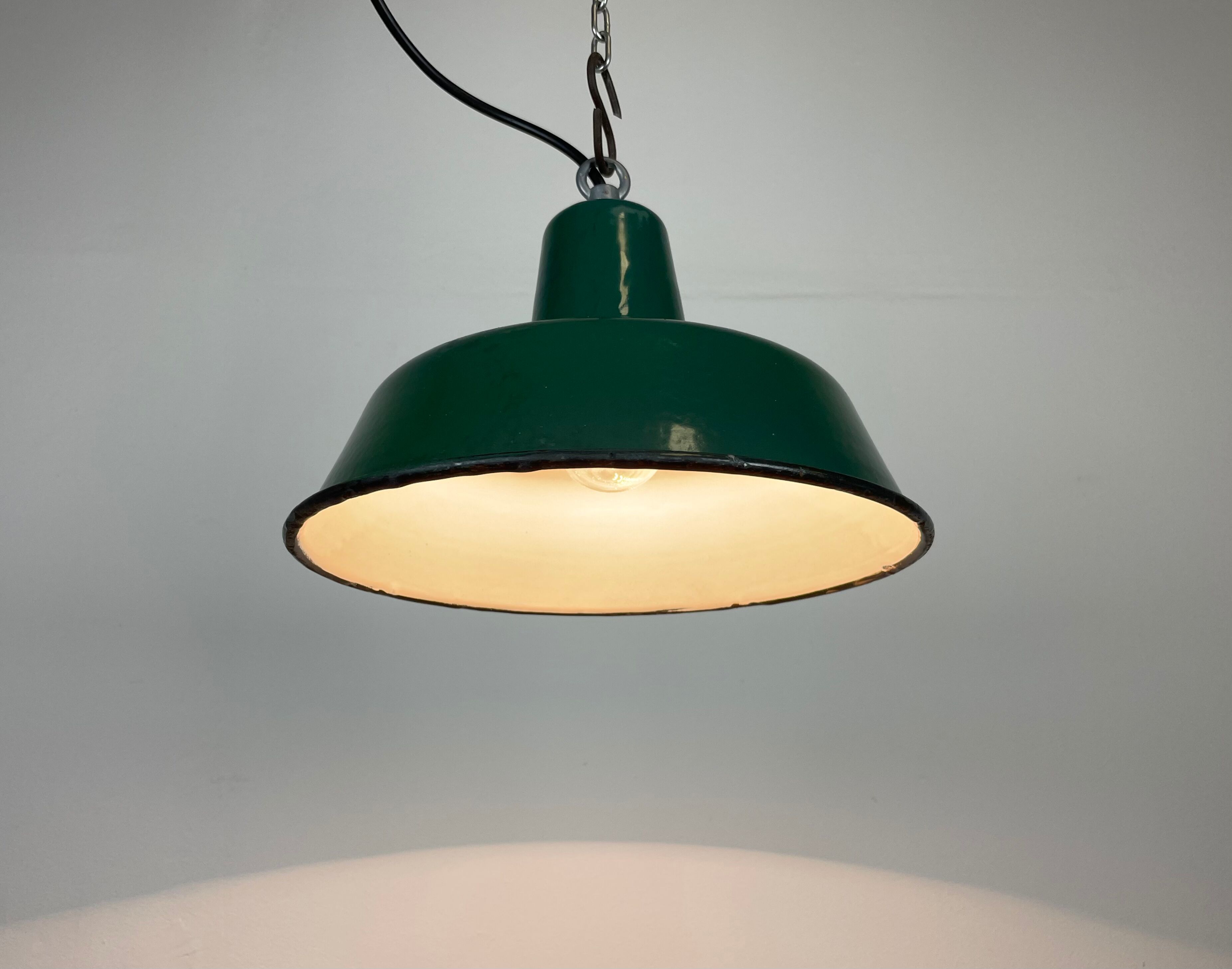 Industrial green enamel pendant lamp, 1960s