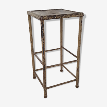 High-stool 1940s