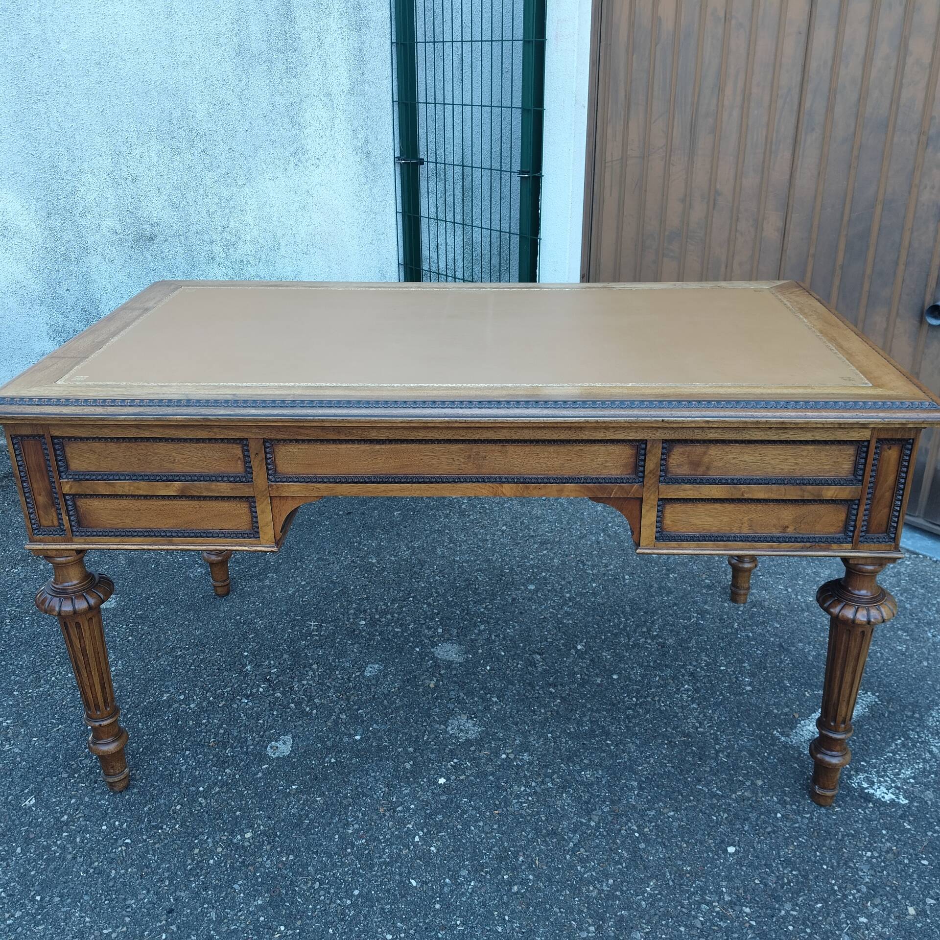 Double-sided flat desk in Louis XVI style made of mahogany and leather.