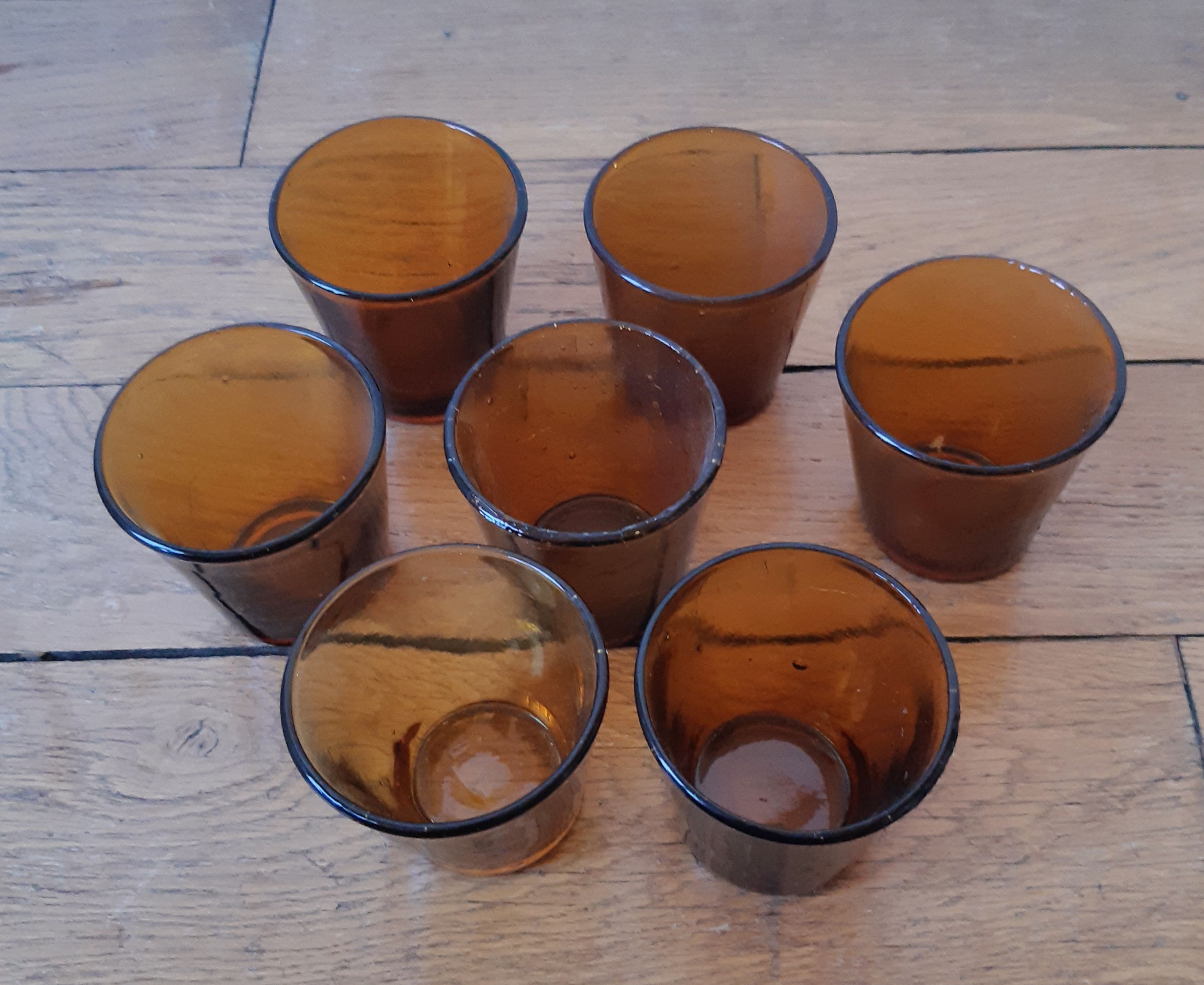 Lot de 7 verres ambrés